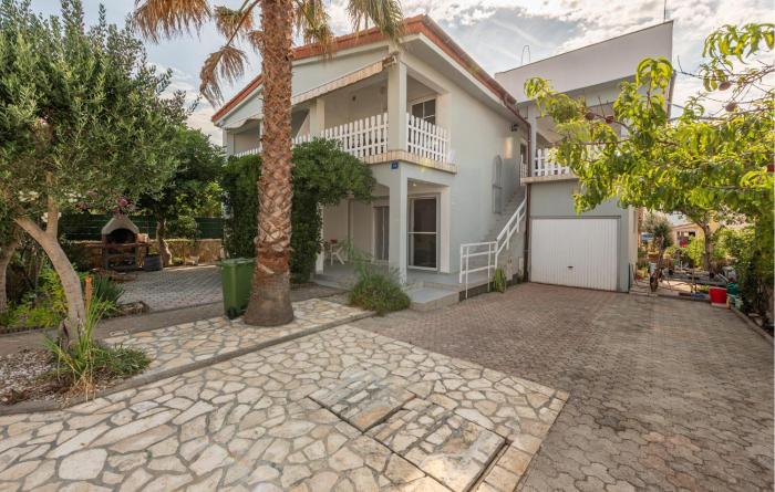 Nice Apartment In Vir With Wifi