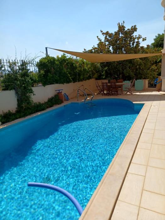 Apartment with a garden, BBQ, swimming pool and jacuzzi