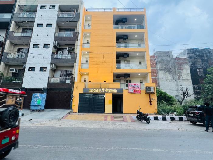 Hotel 7 Star Rohini Sector 20