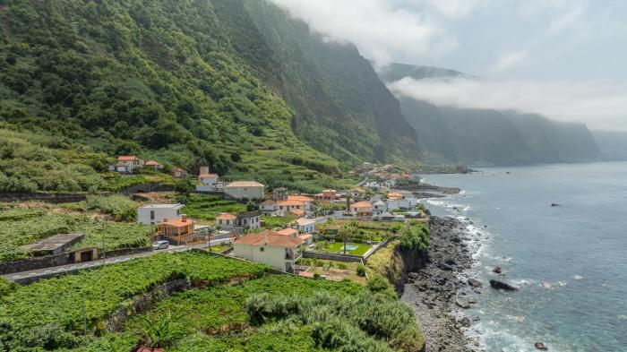 Coastal São Vicente Mountain & Sea View Hideaway with Free Parking