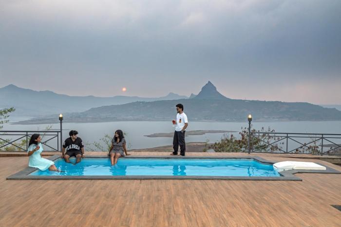 SaffronStays Blue Infinitum Lakeview, Pawna