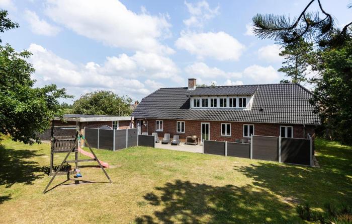 8 Bedroom Nice Home In Rømø