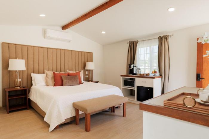 New Cabin with King Bed, AC and TV near Wineries at Monte Olmo