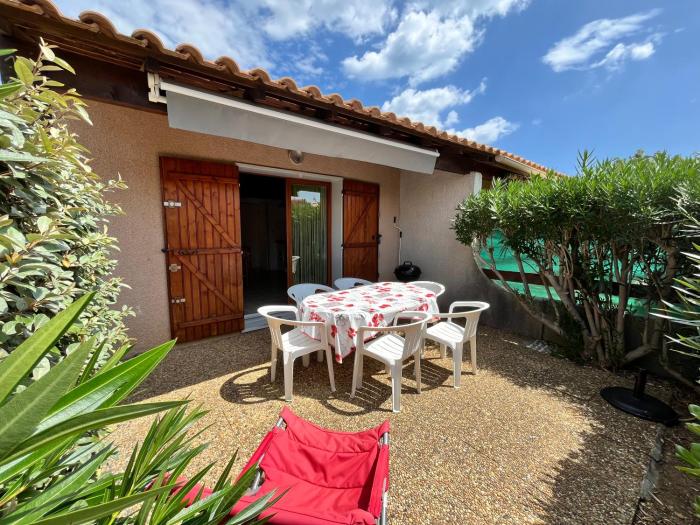 Belle villa 5 couchages terrasse parking dans résidence sécurisée piscine commune 400m de la mer LRJP16