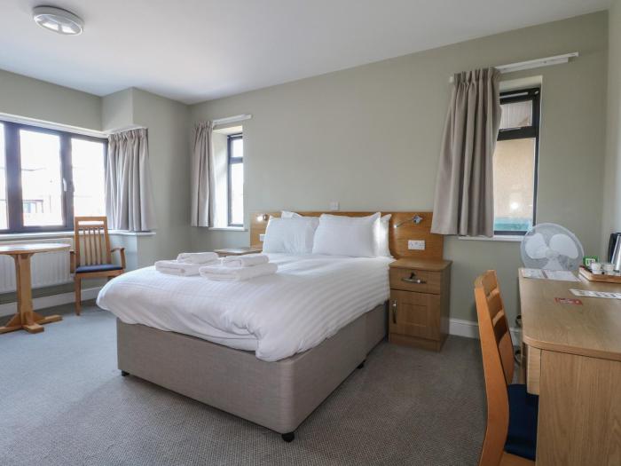 Marine Court Ground-floor Double Bedroom with Wet Room