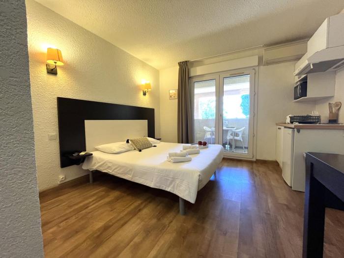 ST FLORENT Studio avec piscine FLO23