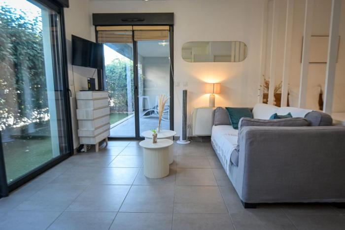 Xena - Studio with terrace Aspretto - by TGB