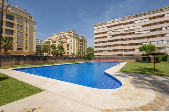 Céntrico con Piscina y Playa a 500 metros
