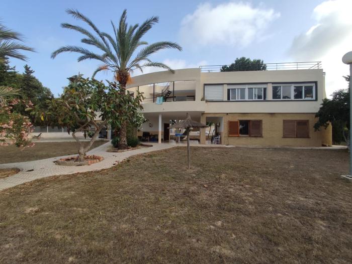 Villa con Piscina en Laguna Rosa