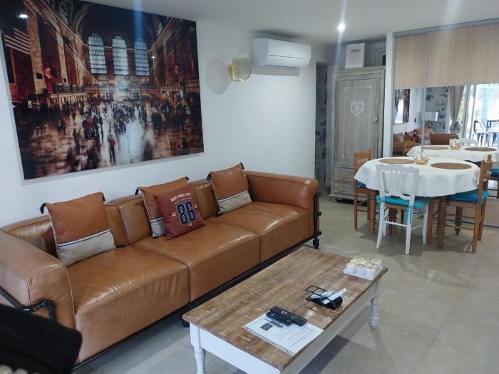 Maison rez de chaussée avec un espace jardin, bien située