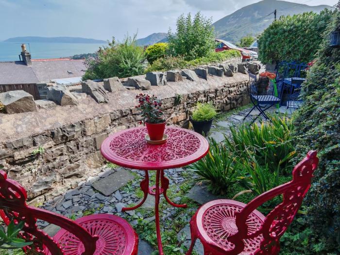 Fantastic sea views at Centurys old Almas Cottage - Sleeps up to 8 guests