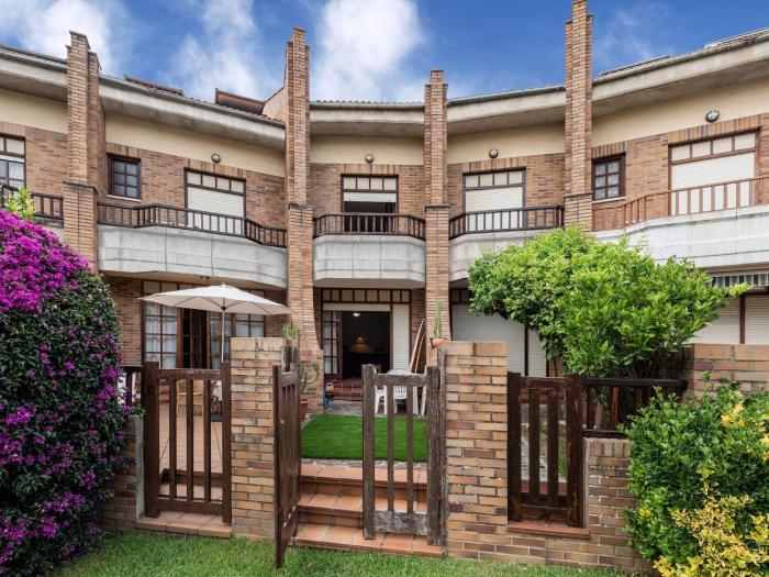 Holiday Home in Loredo near Surf Beach