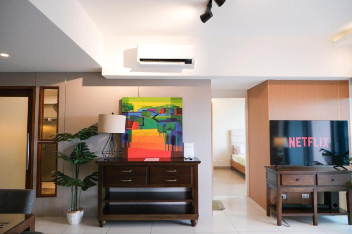 One Uptown Premium 2BR Suite