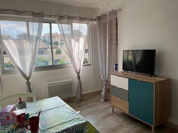Studio rénové centre Gruissan - 2 pers, parking privé - FR-1-796-92