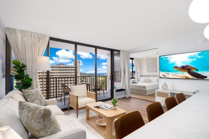 24F Diamond Head & Ocean Peek, Near Beach, Parking