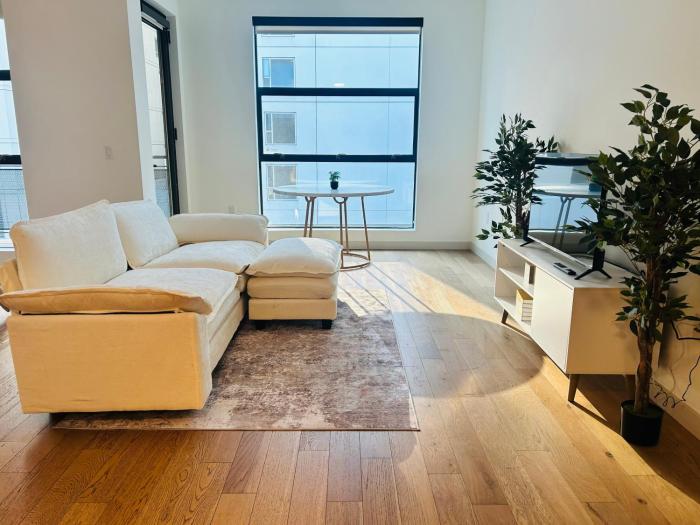 Chic Hollywood Dream Large Studio