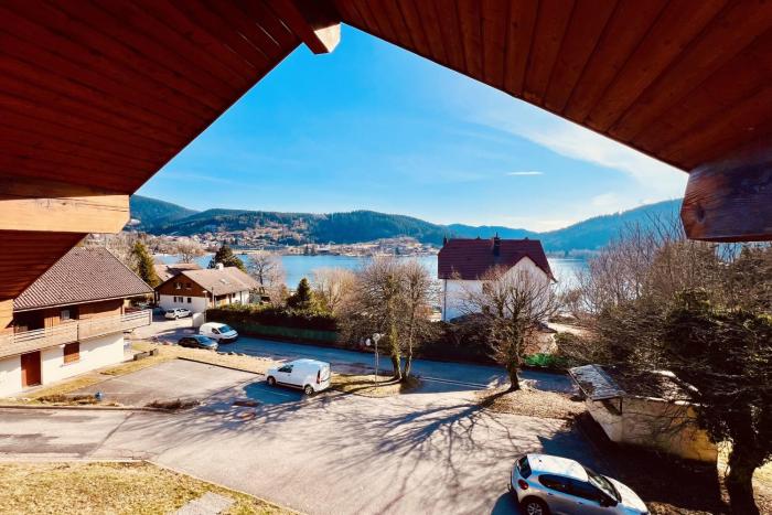 Duplex apartment facing the lake of Gérardmer