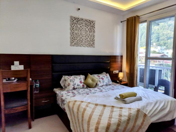 Ima Ganga Hotel - Aesthetic, Quite Mountain View Rooms In Upper Tapovan with netflix, free airport pickup for 7 or more nights booking