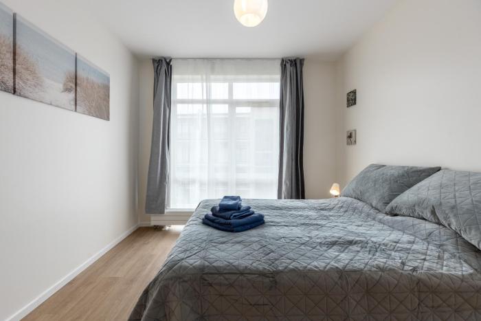 Fast-WiFi - Remote-Ready -15 min Airport - Balcony