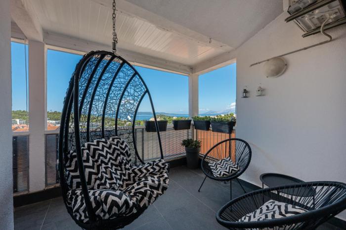 Sea Breeze Makarska-3BR, Sea View & Prime Location