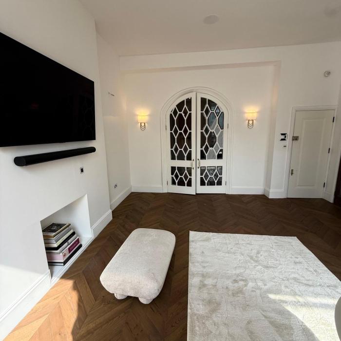 Bright Flat near Little Venice, Charming & Central