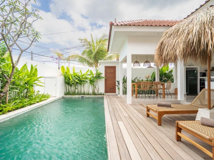 Villa Sana - Stylish 2BR Oasis with Open Jungle Bathroom in Nyanyi Beach near Luna Beach Club