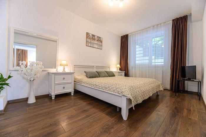 Brasov Hillside Suite Near City Center