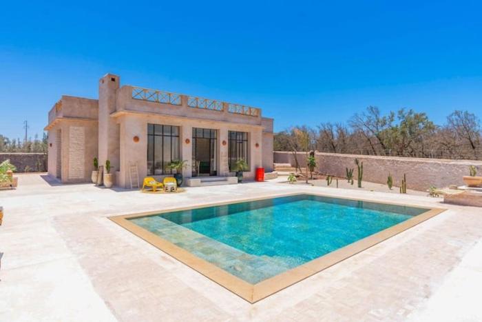 Villa de charme avec piscine chauffée et services