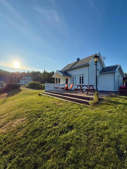 Idyllisk feriehus på vakre Bjarkøy