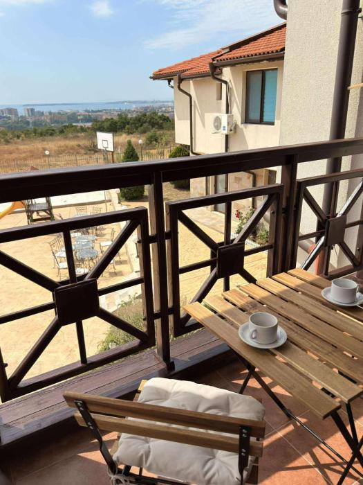 Sweet home see view pool escape