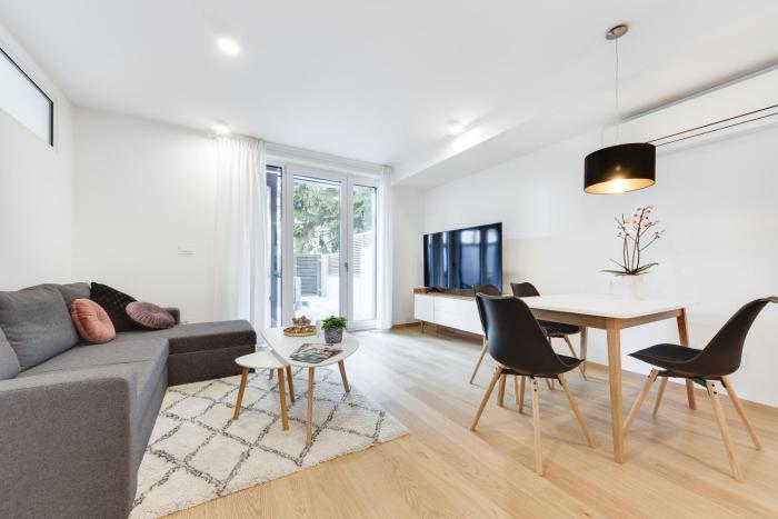 Modern 1 bedroom apartment in Ljubljana city center with covered parking