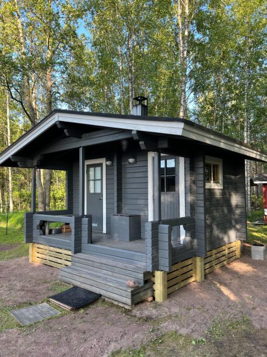 Saunamökki Kurjenrahkan kansallispuistossa