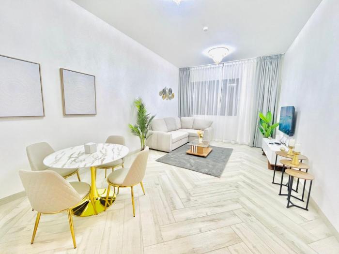 Stylish 1 Bedroom Apartment in the Heart of JVC