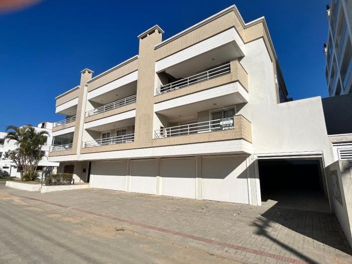 Aproveite Mariscal: Apartamento a 100m do Mar com Conforto e Localização Privilegiada no Edifício Açaí!