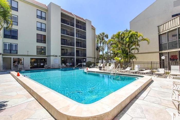 Bay Oaks E74 Siesta Key