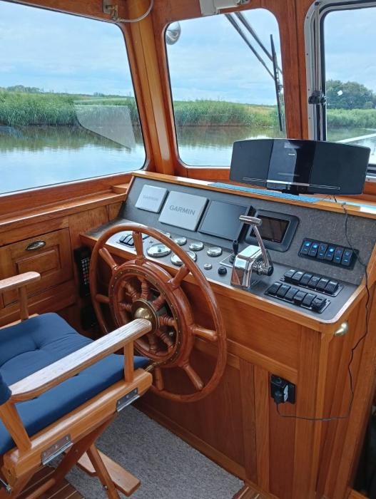 Deluxe romantic boat