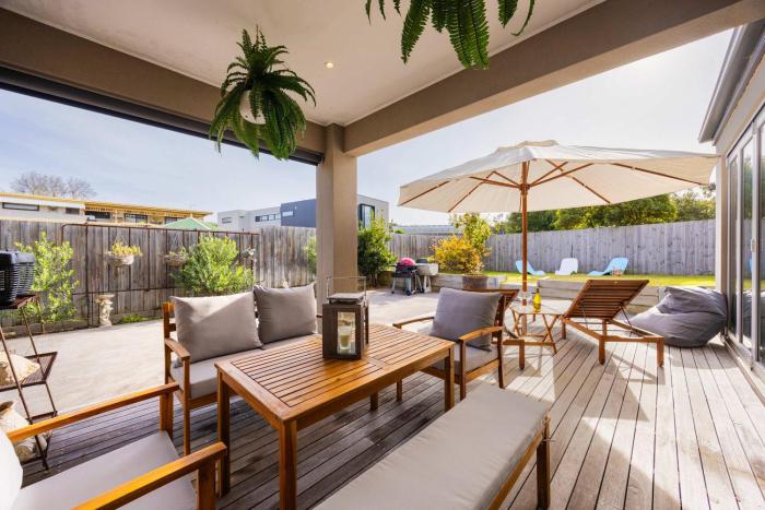 Madeleines Retreat 450M to Beach & 1KM to Shops