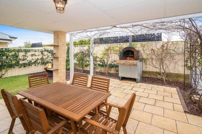 Tranquil Times-Pizza Oven, Fireplace, near the golf course