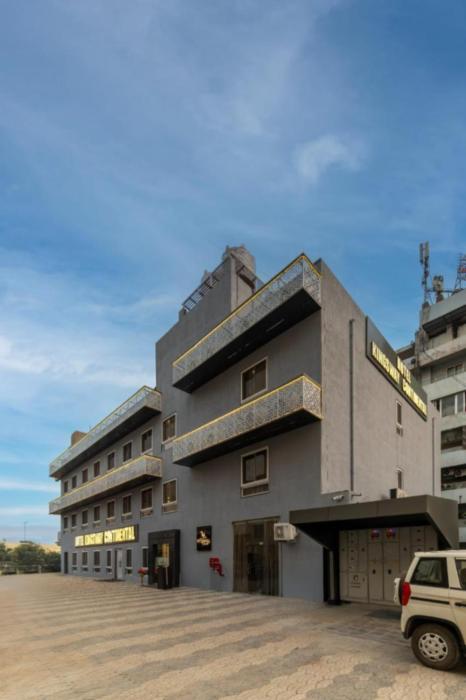 Hotel Kingsway Continental , Raipur