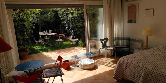 Pretty T1 with garden by the sea