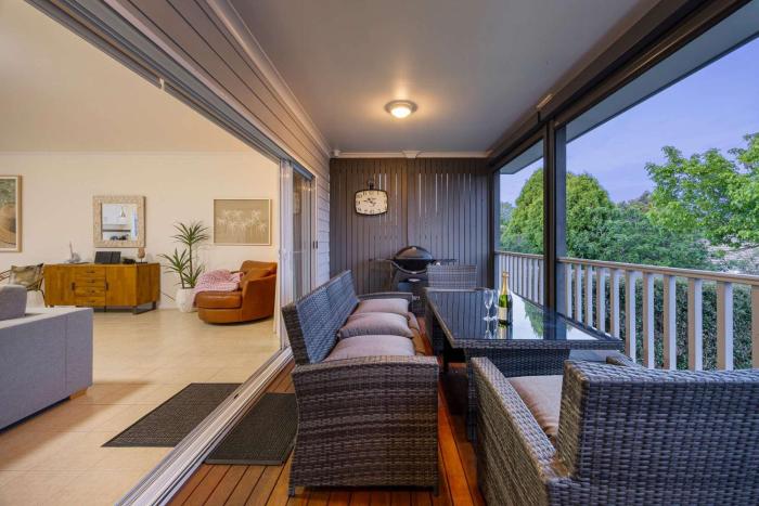 Roseys Cottage - 600m to Beach & Mountain Views