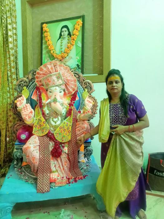 Kanha ji 5 star PG family 12 rooms near lord Krishna temple free pick up service also Activa rent