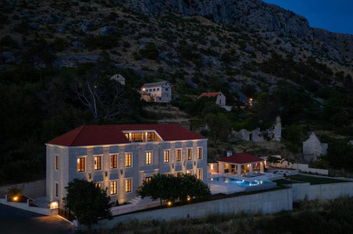 Luxury Villa Petra Split with a stunning view