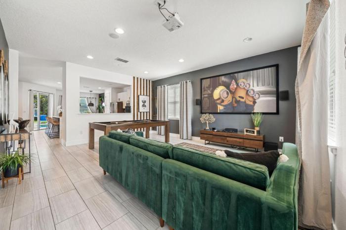 Contemporary 6 Bdrm Home with Private Spa in Encore