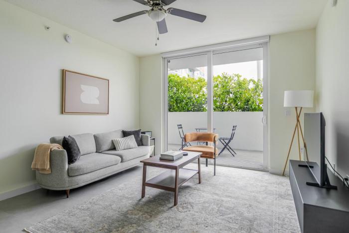 Blueground Riverside shared pool nr Bayfront Park MIA-159