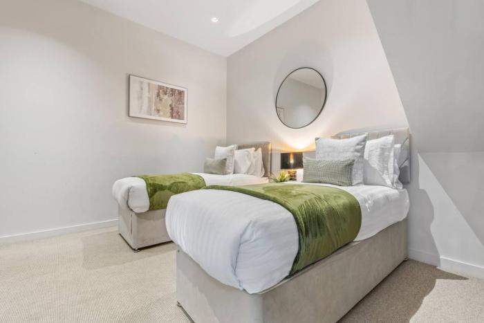 Spacious 2-Bedroom Apartment, Guests 6, Fast Wi-Fi, Near Digbeth Attractions