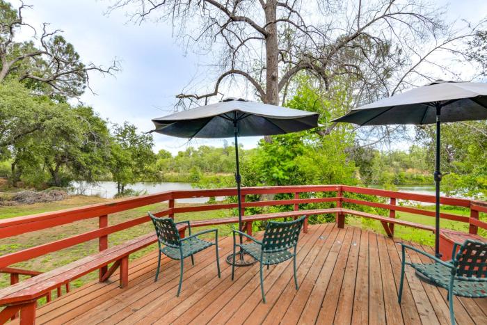 5 Mi to Lake Oroville: Huge Riverfront Home!