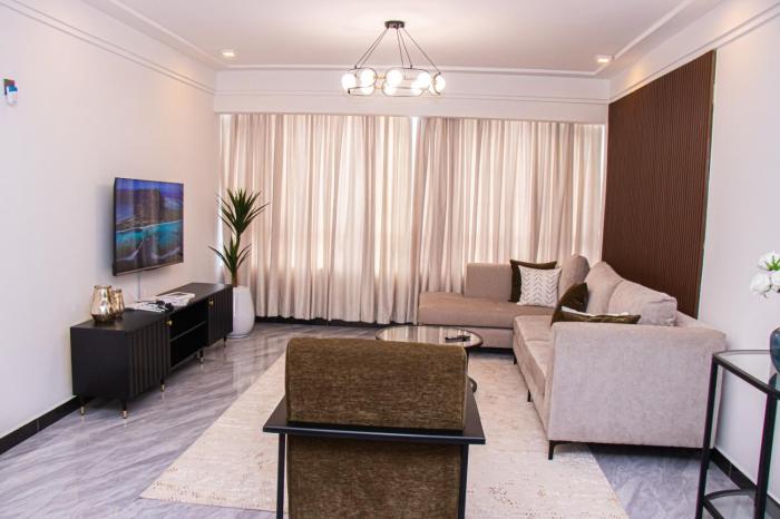 executive beautifully furnished apartment withmodern finishings ,swimming pool, fully equipped gym and other luxurious facilities and close proximity to major shopping malls in kilimani