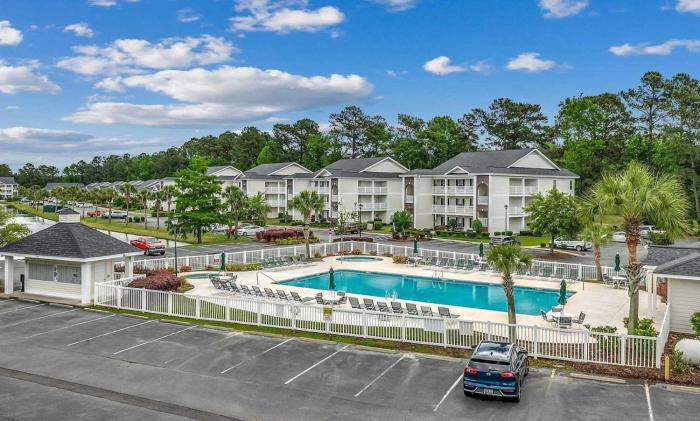 Great 2BR condo at River Oaks