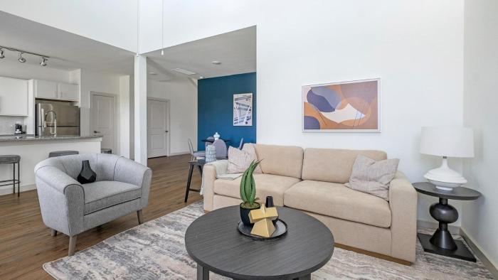 Landing Beautiful 3BD Gym Pool